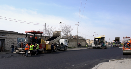 В бакинском поселке ремонтируют основную дорогу