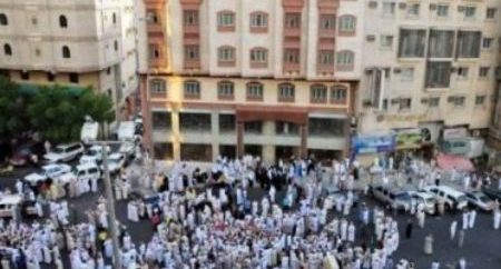 В Алжире проходит митинг студентов и преподавателей, требующих ухода президента