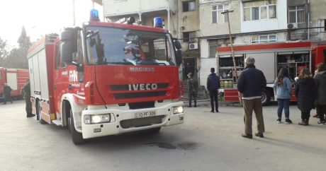 МЧС Азербайджана о пожаре в пятиэтажном здании в Баку