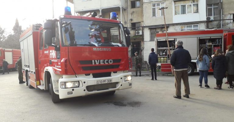 МЧС Азербайджана о пожаре в пятиэтажном здании в Баку