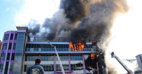 На место пожара в Баку прибыли главы МЧС и районной ИВ
