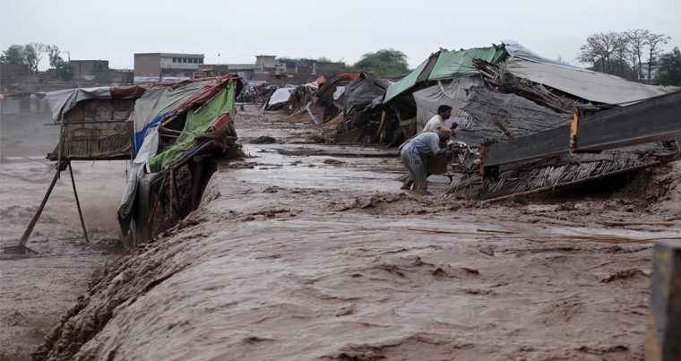 Сильные дожди обрушились на Пакистан: уже около 20 жертв