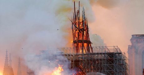 Пожар в соборе Парижской Богоматери ликвидирован — Видео