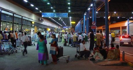 Гражданку Узбекистана задержали в аэропорту Дели за использование поддельных прав