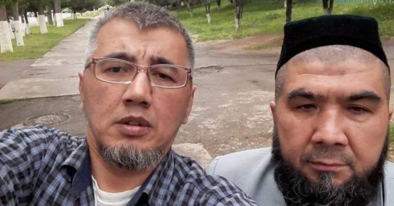 В Ташкенте по обвинению в хулиганстве в здании Духовного управления мусульман задержаны двое блогеров