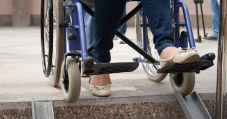В Казахстане наложены штрафы на $87 тыс. за плохой доступ на соцобъекты для лиц с инвалидностью