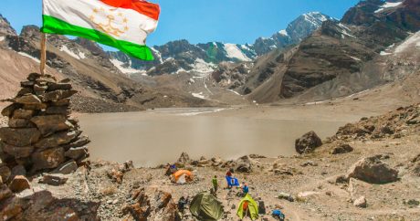 Таджикистан вводит госпошлины для туристов и паломников