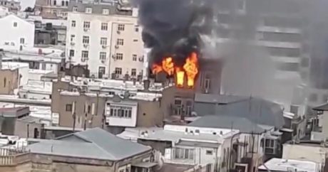 В Баку горит Дом культуры