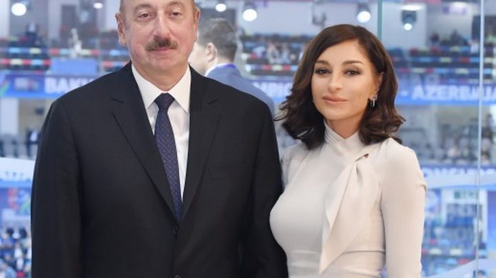 Президент Азербайджана и первая леди поздравили азербайджанцев с рождением 10-миллионного жителя страны