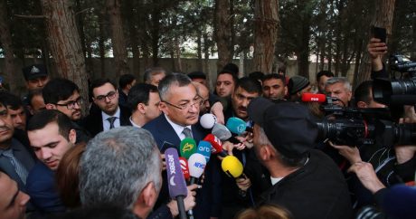 Глава Госкомитета побывал на месте пожара в Баку