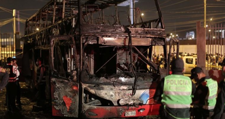 В Перу произошел пожар в автобусе: 20 человек погибли