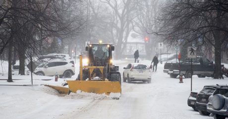 Почти 130 ДТП произошло из-за снегопада в Канаде