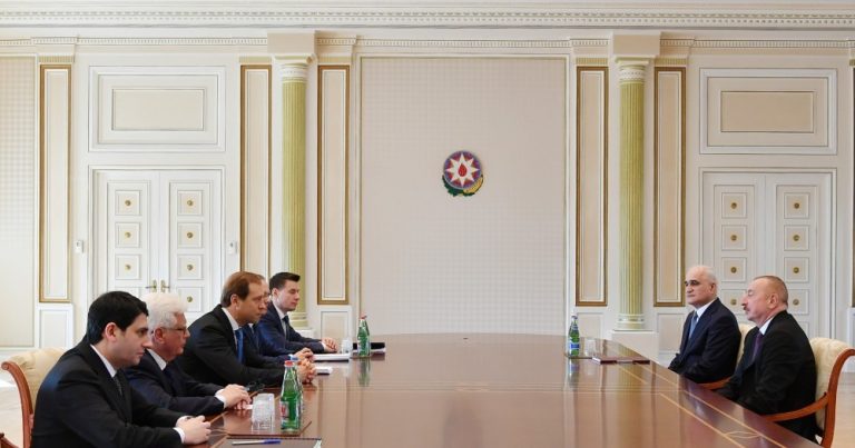 Президент Ильхам Алиев принял министра промышленности и торговли России