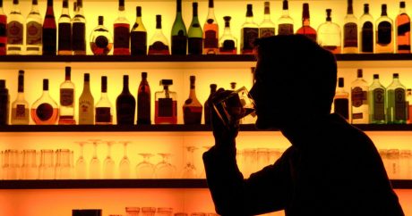 На бутылках с алкоголем могут появиться огромного размера предупреждения о вреде алкоголя
