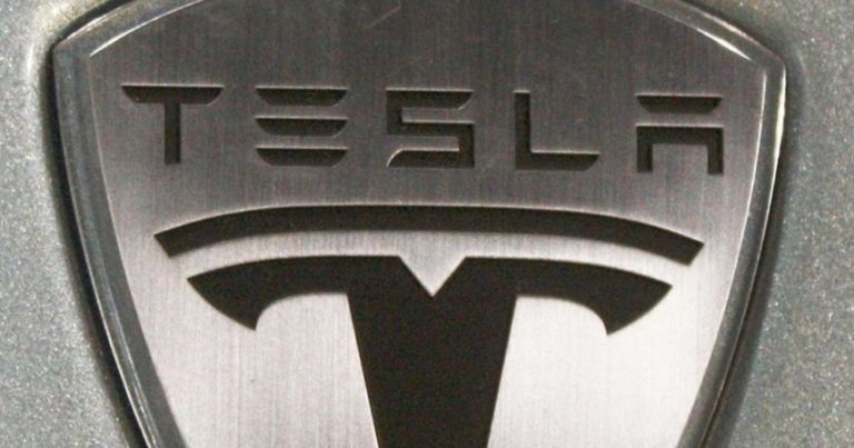 Автомобиль Tesla взорвался на подземной парковке