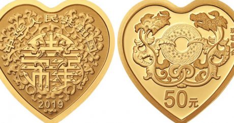 Банк Китая выпустил памятные монеты в форме сердца