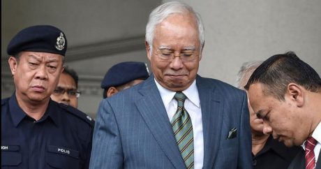 Бывший премьер-министр Малайзии предстал перед судом