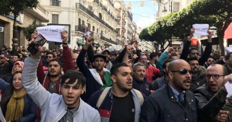 Алжирская оппозиция предложила избрать учредительное собрание
