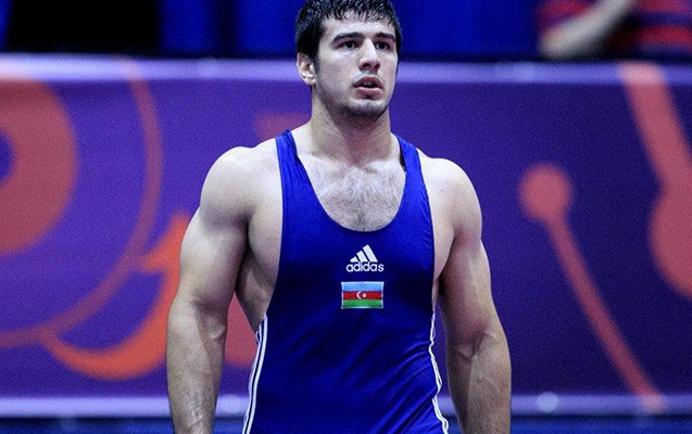 Азербайджанский борец греко-римского стиля одолел армянского чемпиона мира и Европы