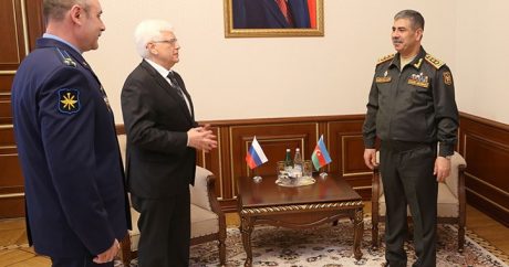 Министру обороны представлен новый военный атташе России в Азербайджане