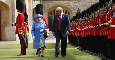 Королева Елизавета II пригласила Трампа в Великобританию