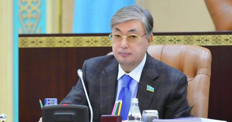Президент Казахстана выступил против его портретов на билбордах