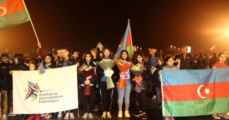 Азербайджанские спортсмены вернулись с чемпионата мира по фехтованию