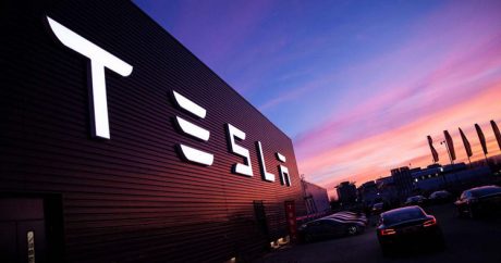 Tesla планирует в 2020 году запустить сервис беспилотного такси в США