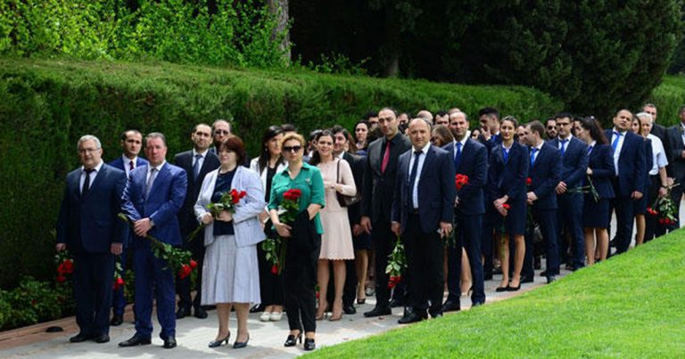 Общественность Азербайджана отмечает 96-ю годовщину со дня рождения общенационального лидера Гейдара Алиева