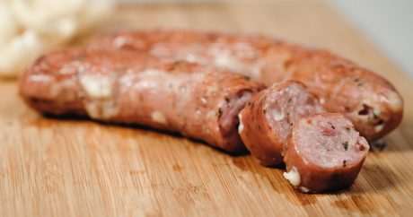 Агентство пищевой безопасности расследует информацию о червивых сосисках в одном из бакинских маркетов