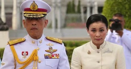 Король Таиланда раздал своей семье титулы