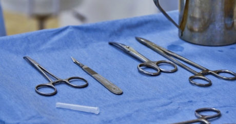 Хирурги извлекли из желудка мужчины ложки, отвертки и нож