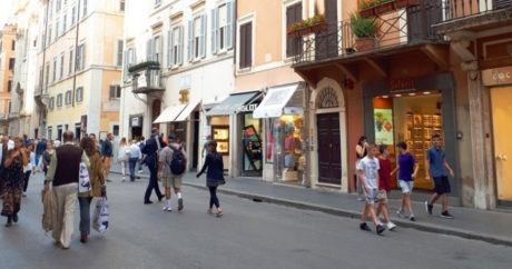 В Риме мужчина хотел ограбить кафе с помощью леденца «Чупа Чупс»