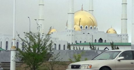 Имамы в мечетях Туркменистана проклинают врагов президента