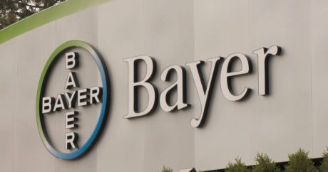 Фармацевтическую компанию Bayer в США оштрафовали на $2 млрд за вызывающий рак гербицид Roundup