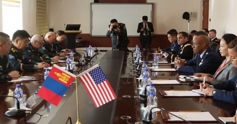 Монголия и США будут развивать сотрудничество в военной авиации