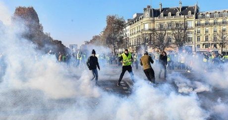 Власти Франции продлят оказание помощи коммерсантам, чей бизнес пострадал от протестов