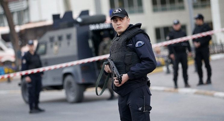 Полиция Стамбула оградила площадь Таксим