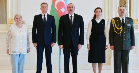 Президент Ильхам Алиев принял верительные грамоты нового посла Украины