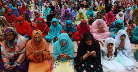 Пакистанцы перед окончанием Рамадана ринулись на рынки за обновками