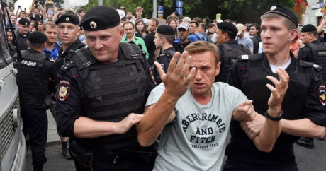 Жесткие задержания на протестном шествии в Москве