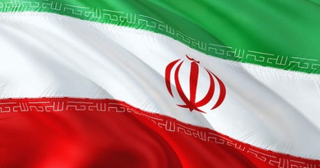 СМИ: Иран перед взрывами на танкерах пытался сбить дрон США