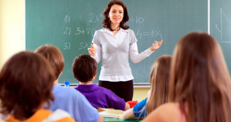 В средних школах Азербайджана будет больше вакантных мест учителей