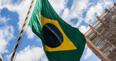 В Бразилии из-за атаки грабителей банка оцепили целый город