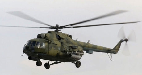 Вертолет МЧС тушит пожар в Гобустане