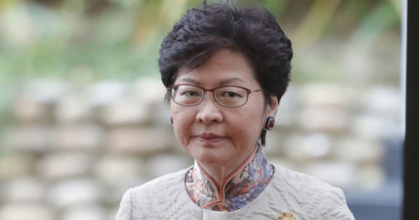 Глава Гонконга извинилась за закон об экстрадиции