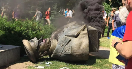 В Харькове снесли памятник Жукову