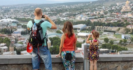 Две трети туристов из России перебронировали туры в Грузию на другие страны