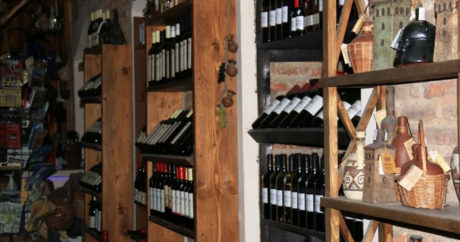 В Париже из погреба ресторана украли 150 бутылок элитного вина