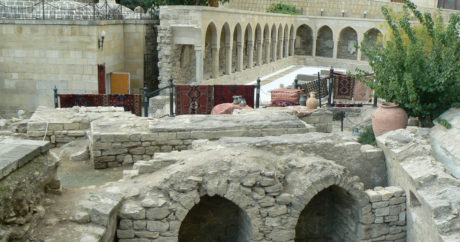 Министр культуры Азербайджана призвал предпринимателей сохранять облик исторических памятников